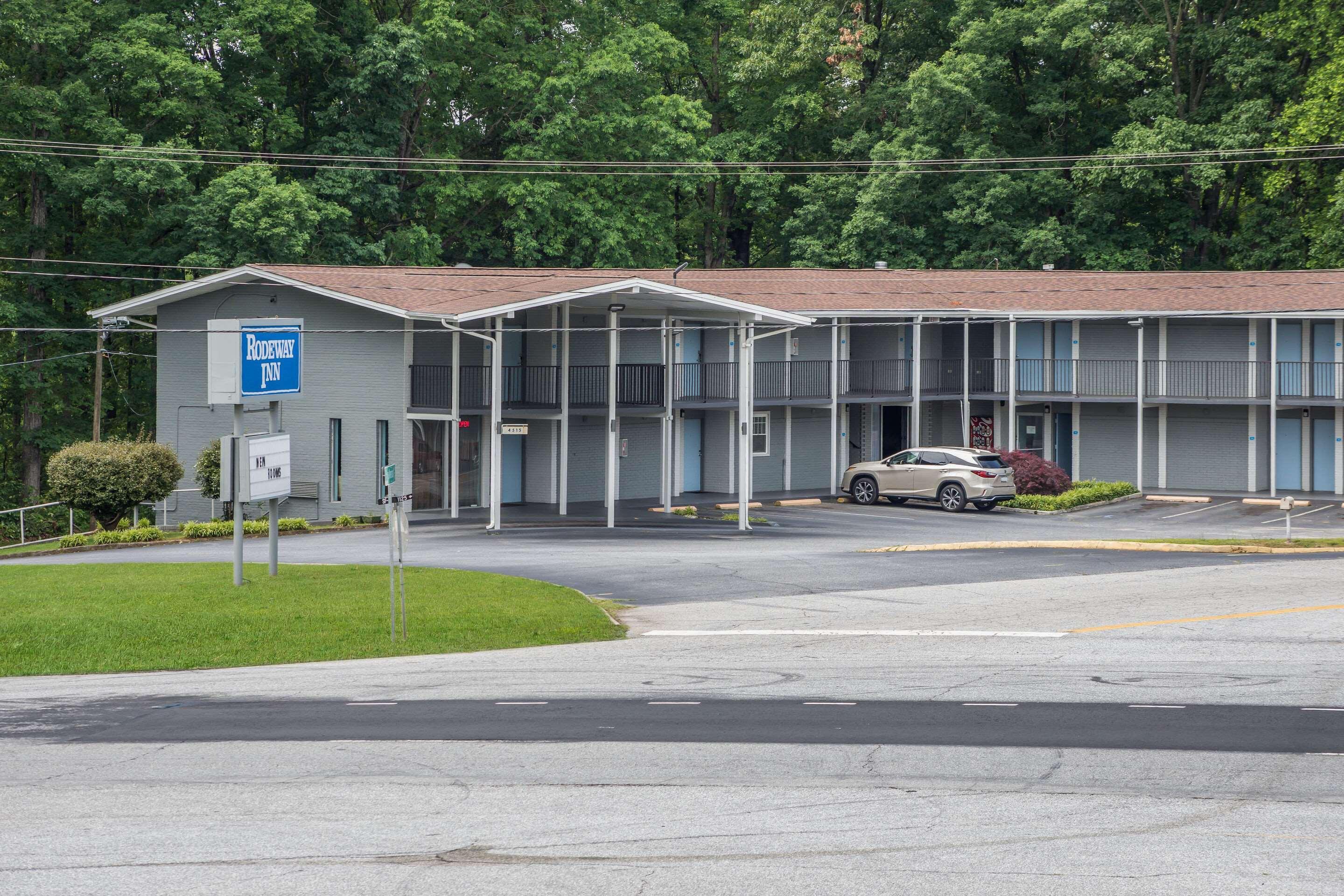 Rodeway Inn Anderson Exterior photo