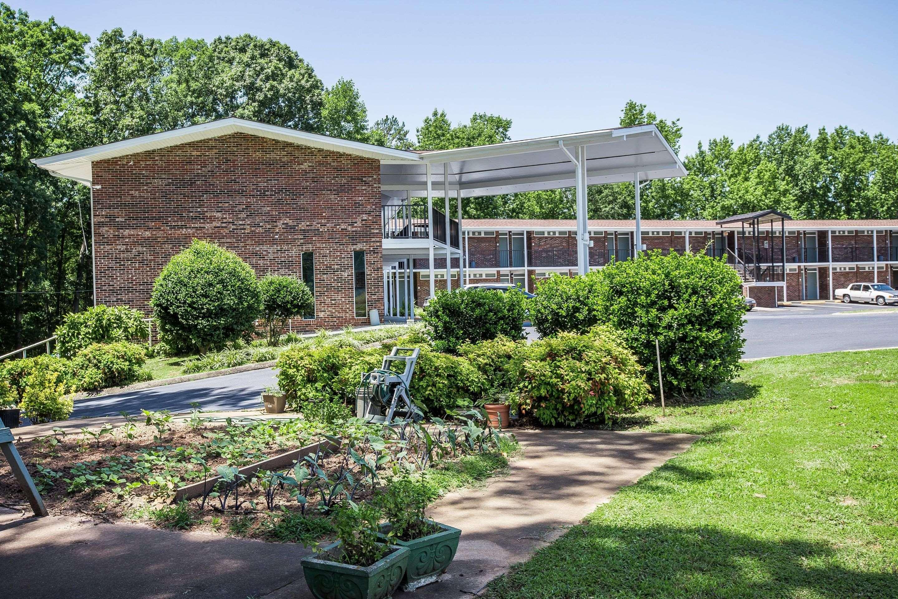 Rodeway Inn Anderson Exterior photo