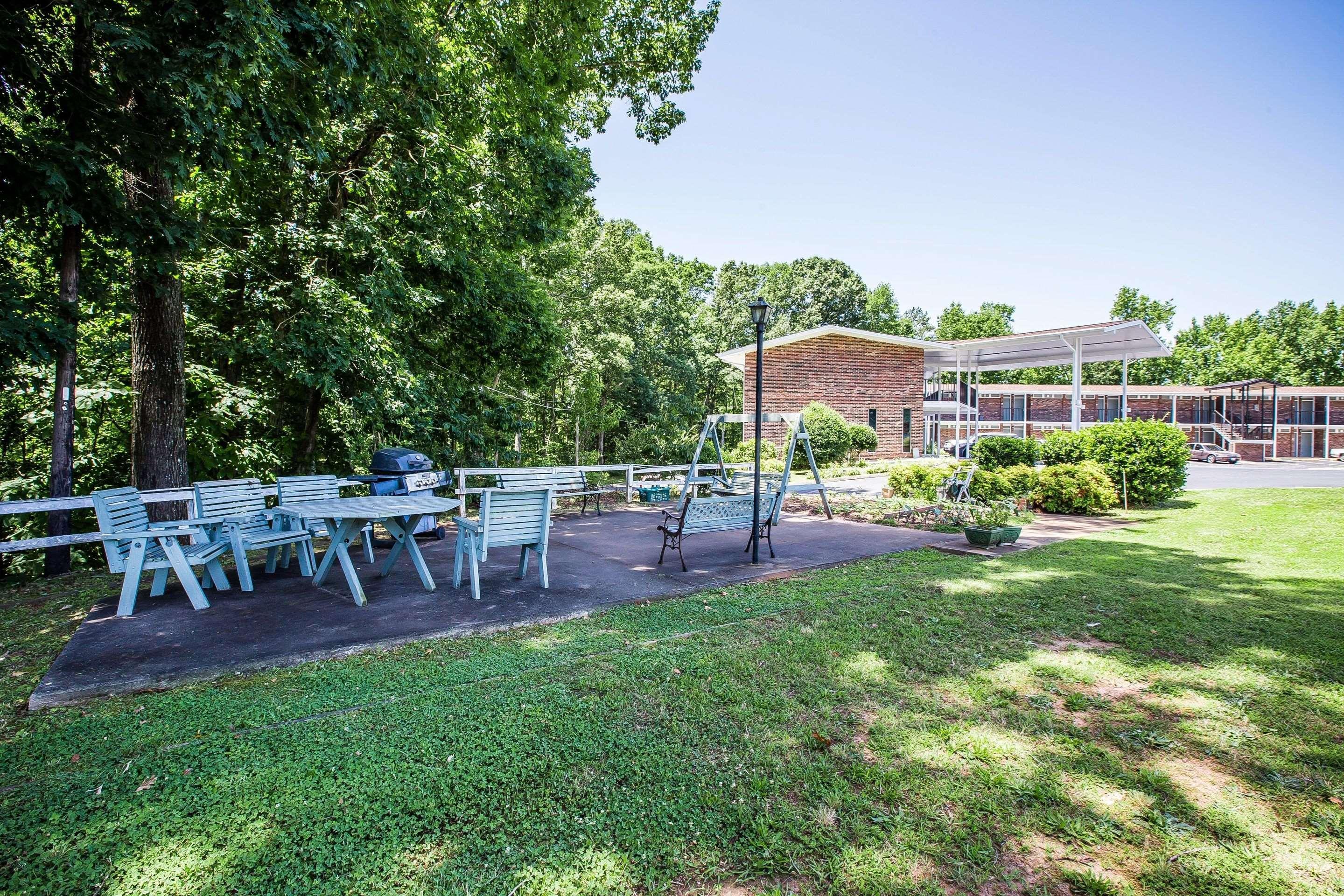 Rodeway Inn Anderson Exterior photo
