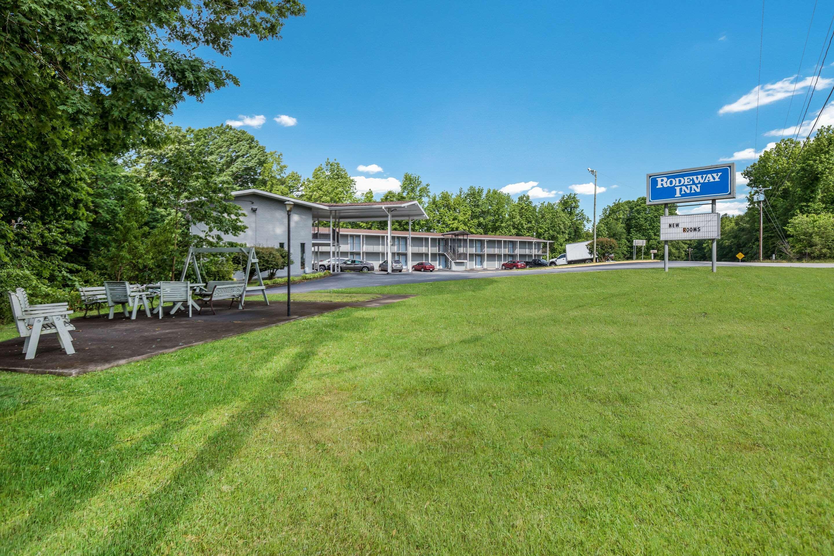 Rodeway Inn Anderson Exterior photo